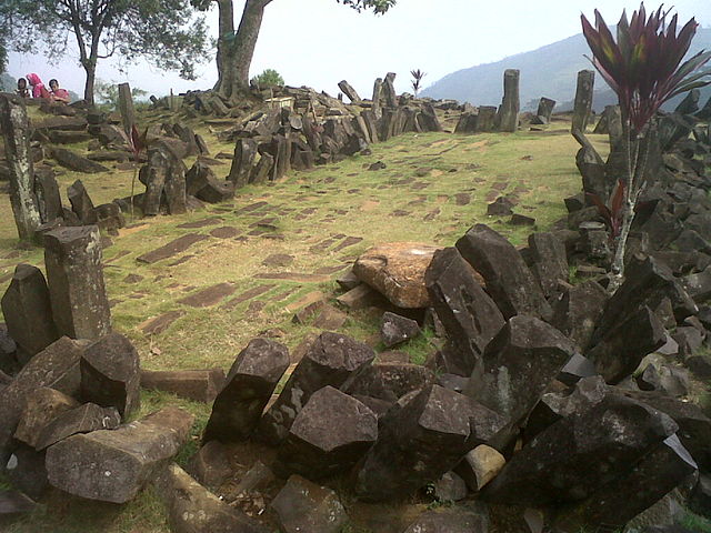 Mount Padang Pyramid :: Possibly The Oldest Structure Ever Built
